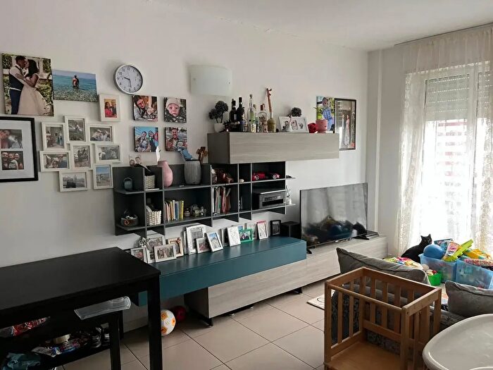 Appartamento trilocale in affitto in Via Ottobre, Milano