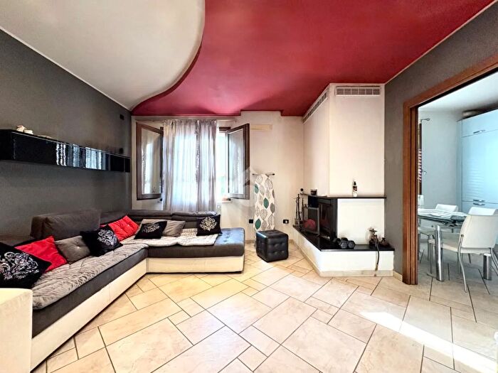 Appartamento trilocale in vendita in Via Quartirolo, Rimini