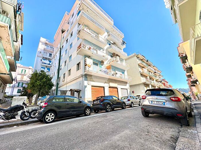 Appartamento bilocale in vendita in Via Acate, Napoli