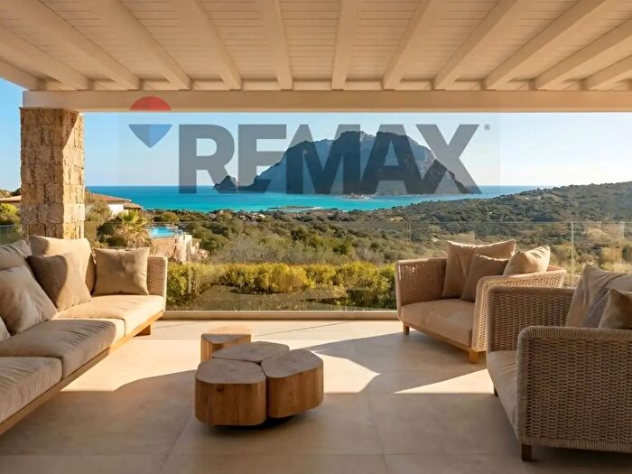 Casa con 8 locali in vendita in Loiri Porto San Paolo