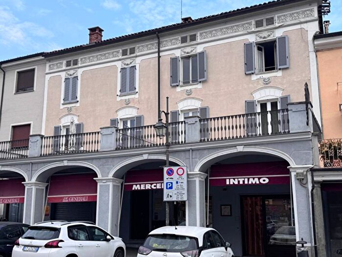 Appartamento trilocale in affitto in Piazza Italia, Centro, Poirino