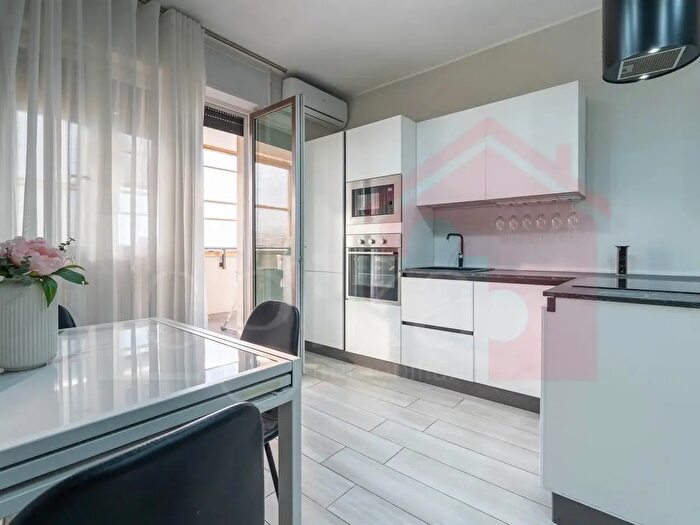 Appartamento trilocale in vendita in Via dei Pini, Pieve Emanuele