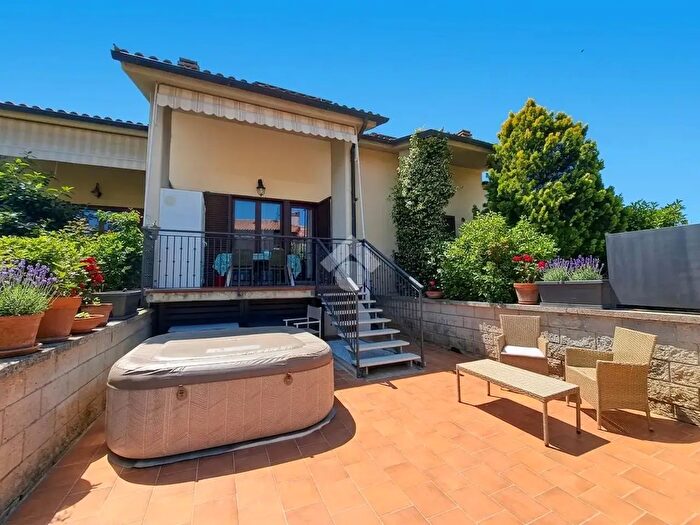 Appartamento con 5 locali in vendita in Via Giulio Cesare, Scarlino