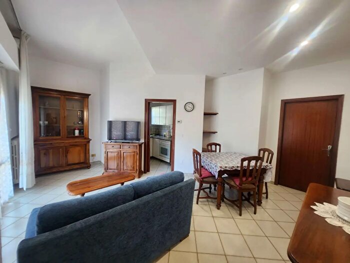 Appartamento con 8 locali in affitto in Via Ravenna, Cattolica