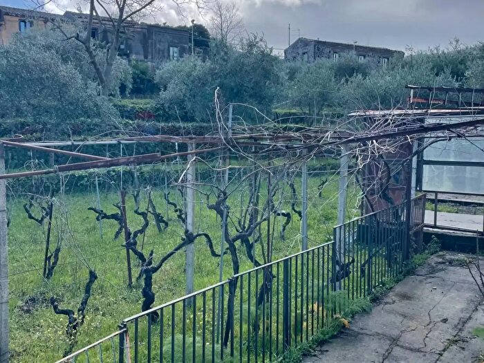 Casa monolocale in vendita in Via Mongibello, Castiglione Di Sicilia