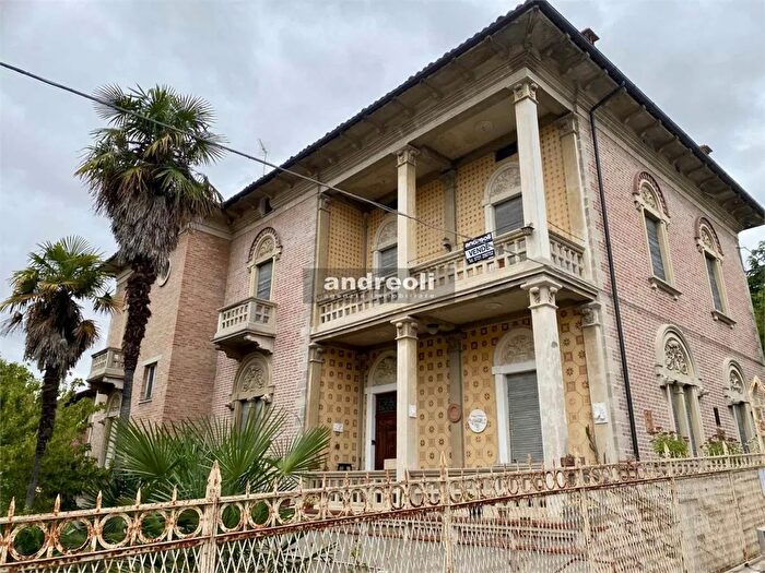 Appartamento con 6 locali in vendita in Jesi