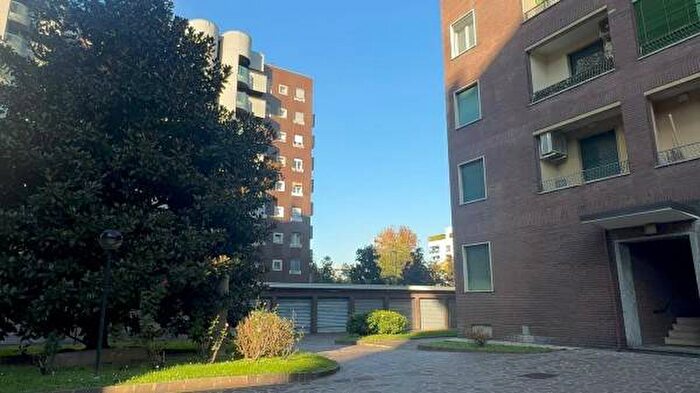 Appartamento quadrilocale in affitto in Via Leopoldo Marchetti, Pezzotti Meda, Milano