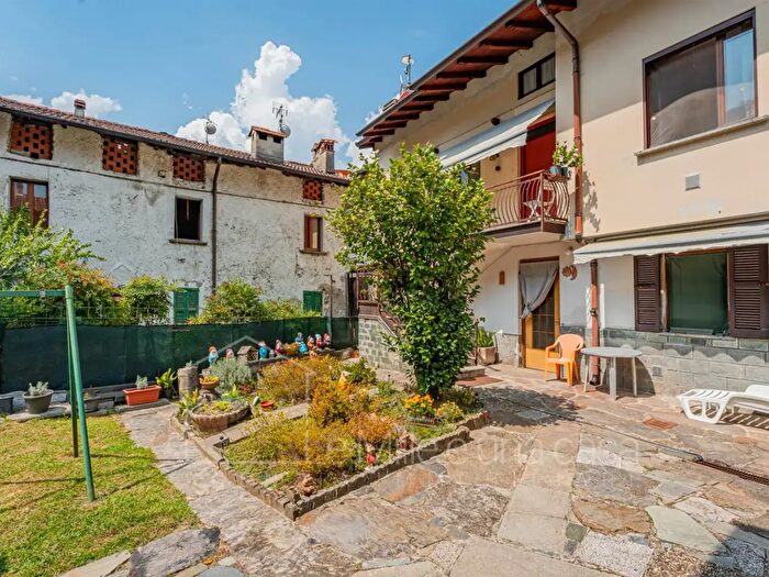 Casa quadrilocale in vendita in Via La Ca', Colico