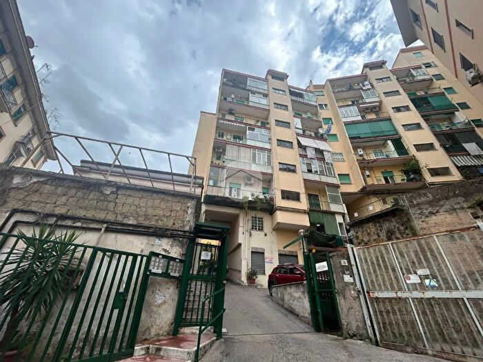 Appartamento quadrilocale in vendita in Via Michele Guadagno, Napoli