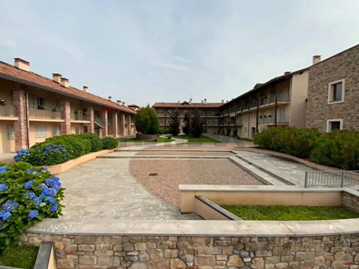 Appartamento quadrilocale in vendita in Via SantIsidoro, Bogogno