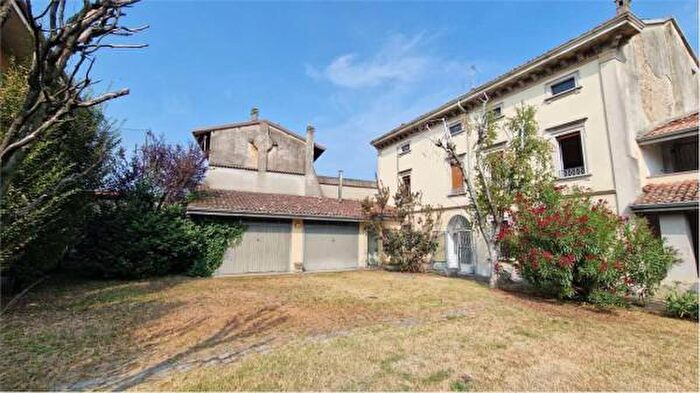 Casa con 6 locali in vendita in Via Antonio Locatelli, Fontanella