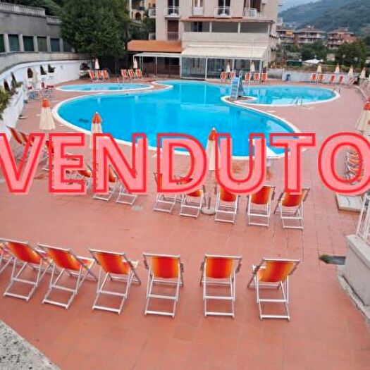 Appartamento quadrilocale in vendita in Via Francesco Crispi, Pietra Ligure