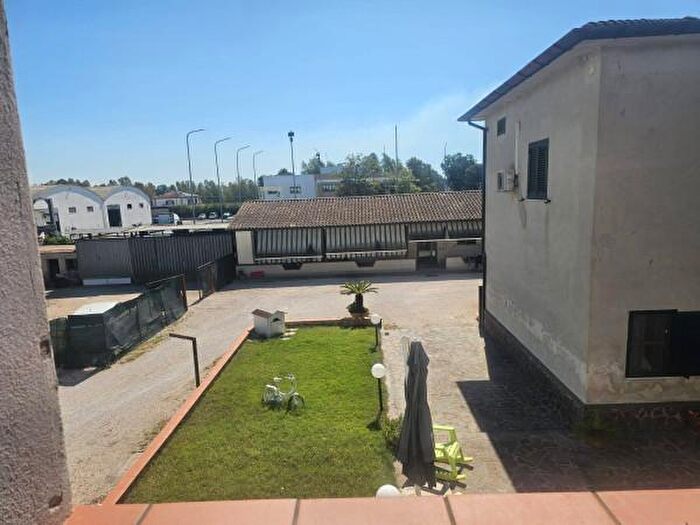 Appartamento con 6 locali in vendita in Strada Capograssa, Latina