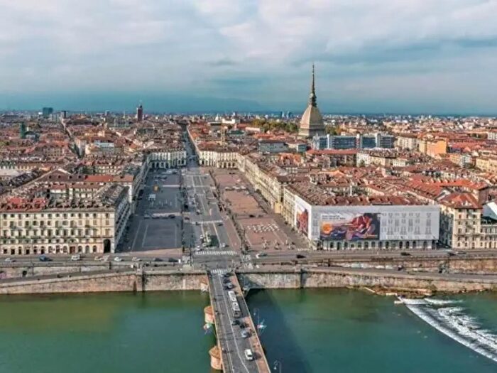 Appartamento con 6 locali in vendita in Via Santa Giulia, Torino