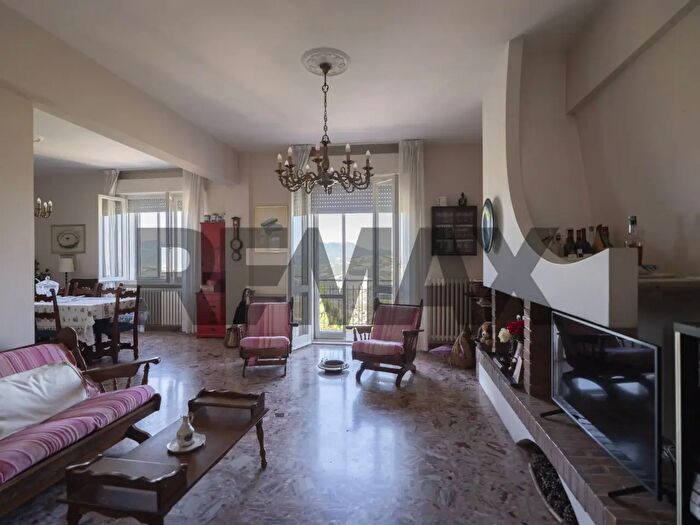 Appartamento quadrilocale in vendita in Viale Alcide De Gasperi, Cupramontana