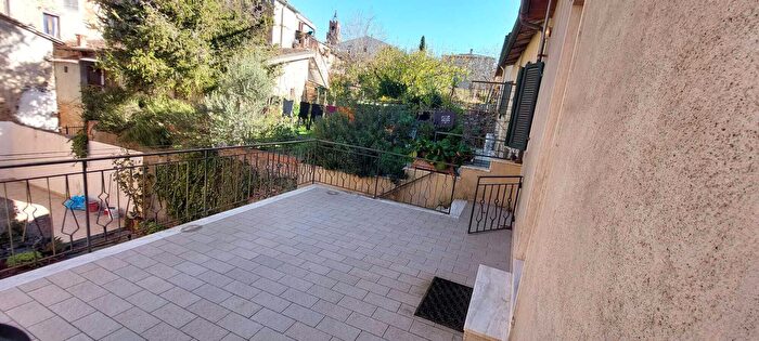 Appartamento con 5 locali in vendita in Via Santa Maria, Asciano