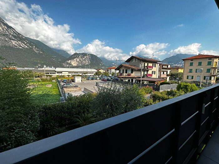 Appartamento trilocale in affitto in Via Longa, Riva del Garda