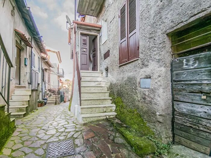 Appartamento trilocale in vendita in Via del Poggio, Bassano Romano