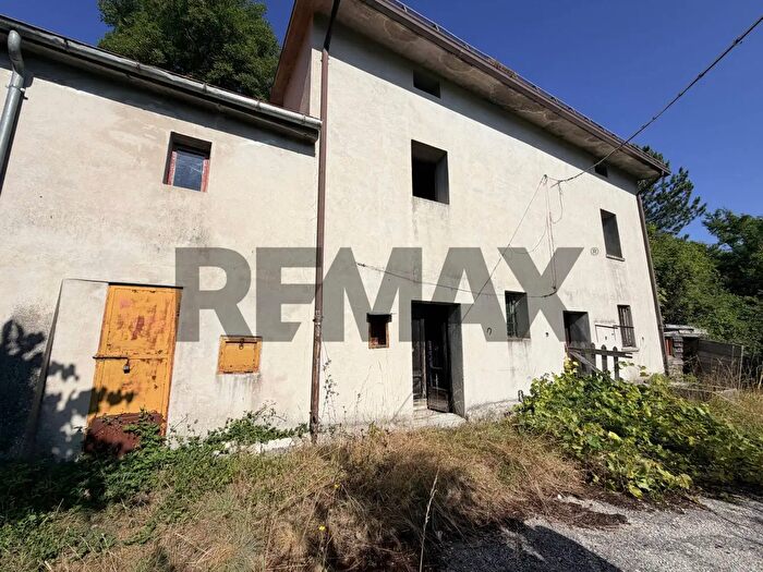 Casa con 5 locali in vendita in Via degli Spineti Snc, Opi