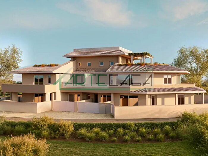 Casa con 6 locali in vendita in Pontedera