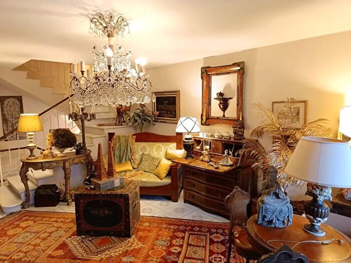 Casa con 6 locali in vendita in Carrara