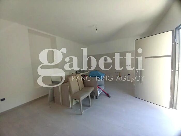 Appartamento trilocale in affitto in Via Monte Bianco, Trentola Ducenta