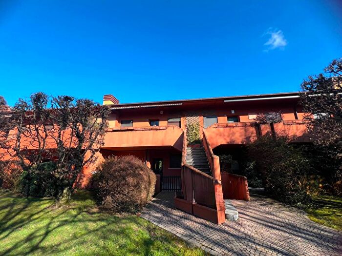 Appartamento trilocale in affitto in Via Alessandro Volta, Centro, Cassina Rizzardi