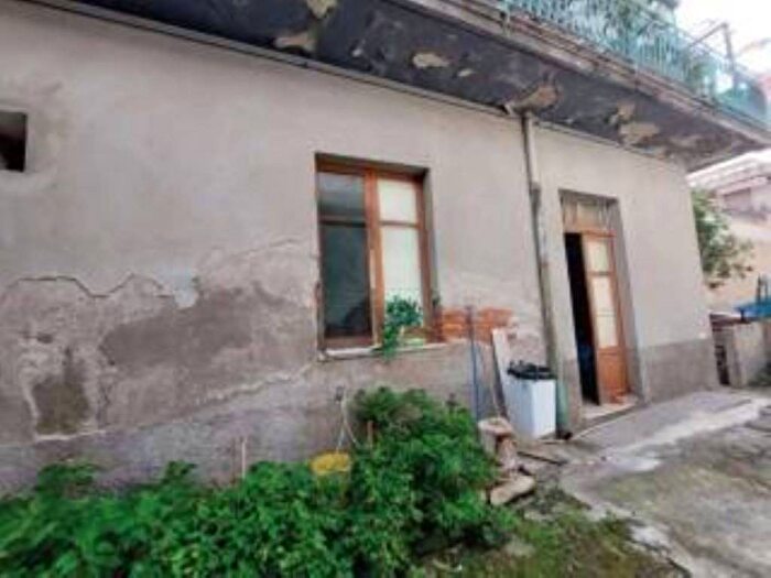 Appartamento trilocale in affitto in Via Trento Brolo ME Italia, Brolo