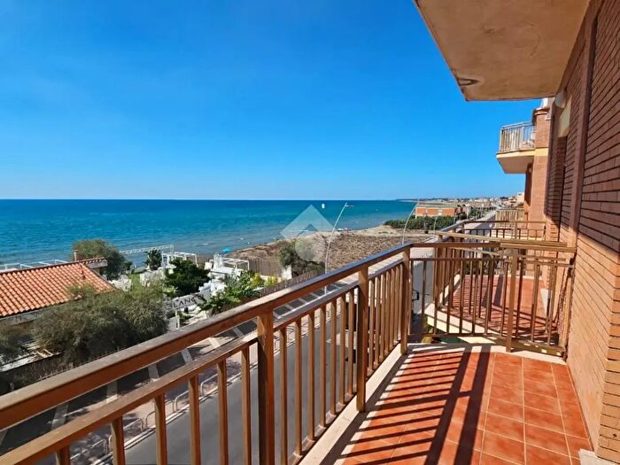 Appartamento trilocale in vendita in Strada Lungomare, Latina