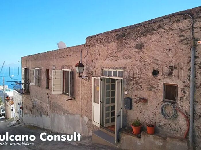 Appartamento quadrilocale in vendita in Strada Comunale LipariCanneto, Lipari