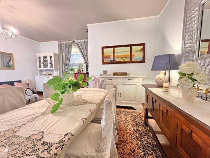 Appartamento quadrilocale in affitto in Via Fratelli Bandiera, Centro, Casciago