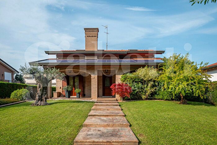 Casa con 6 locali in vendita in Via Armando Diaz, Vigonza