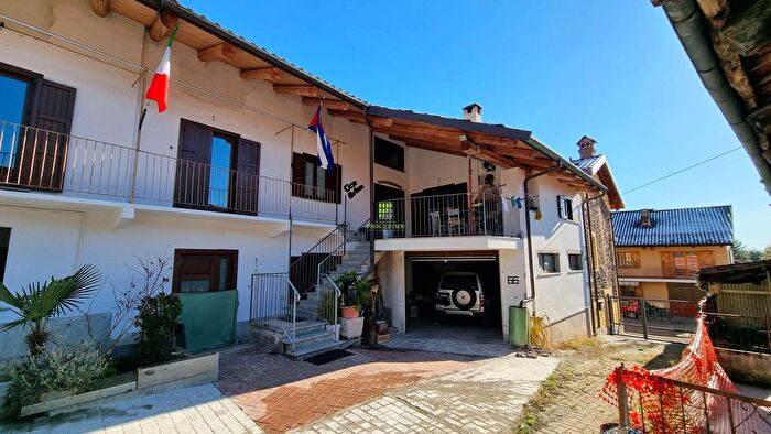 Appartamento con 6 locali in vendita in Via Principe della Cisterna, Reano