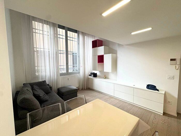 Appartamento bilocale in affitto in Viale Beatrice d'Este, Quadronno Crocetta, Milano
