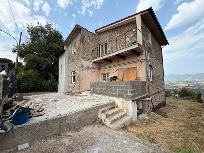 Casa con 6 locali in vendita in Torrita Tiberina