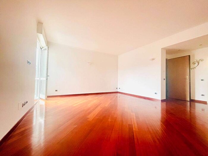 Appartamento trilocale in affitto in Via Gaetano Previati, Amendola Buonarroti, Milano