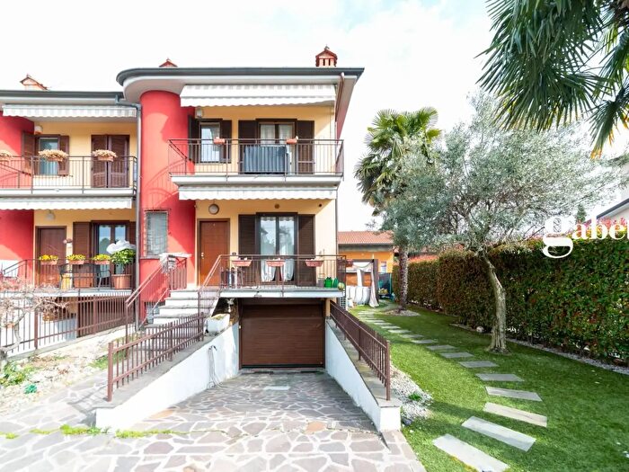 Casa quadrilocale in vendita in Via Monastero dei Verghi, Calusco DAdda