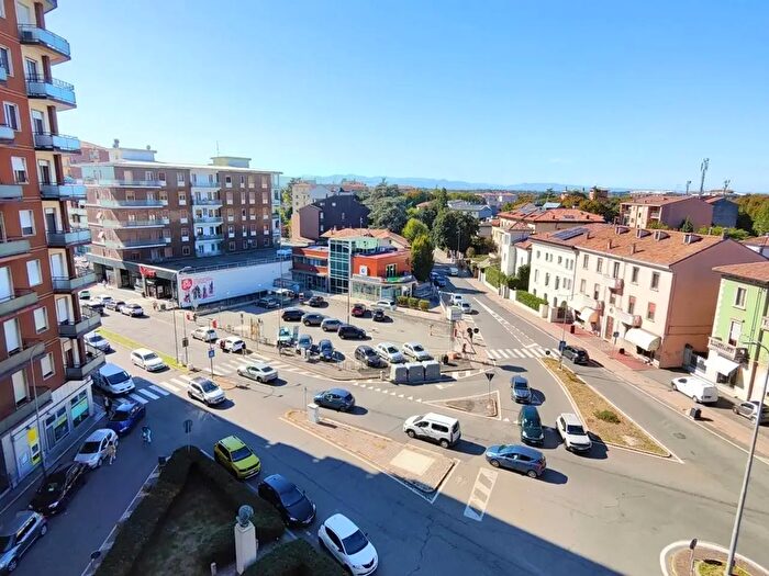 Appartamento quadrilocale in vendita in Via Genova, Piacenza