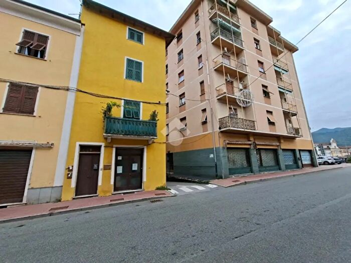 Appartamento quadrilocale in vendita in Via Roma, Ronco Scrivia