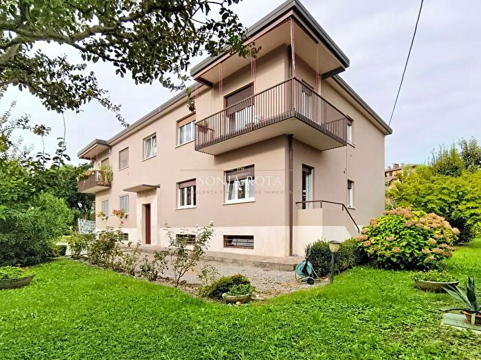Appartamento quadrilocale in vendita in Via San Rocco, Calusco D'Adda