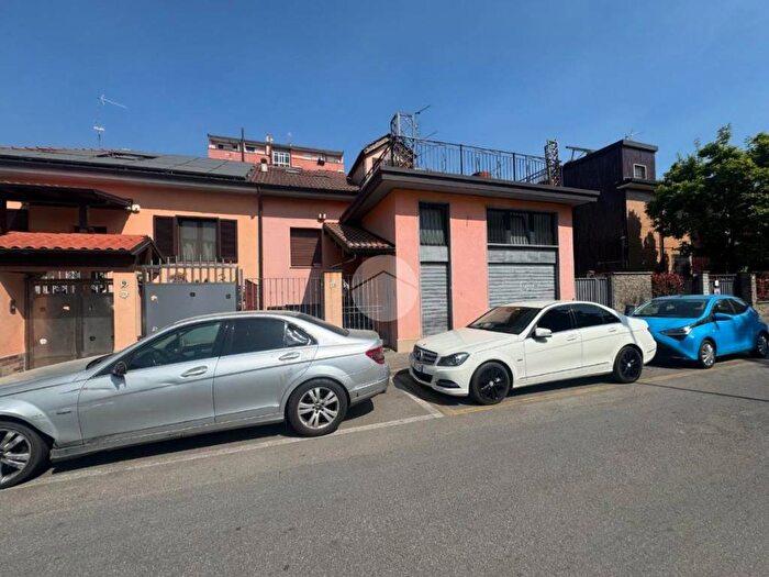 Casa quadrilocale in vendita in Via Pastrengo, Centro, Bollate