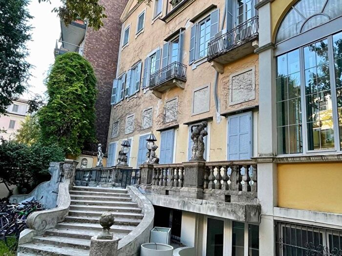 Casa bilocale in affitto in Via Borgogna, San Babila, Milano
