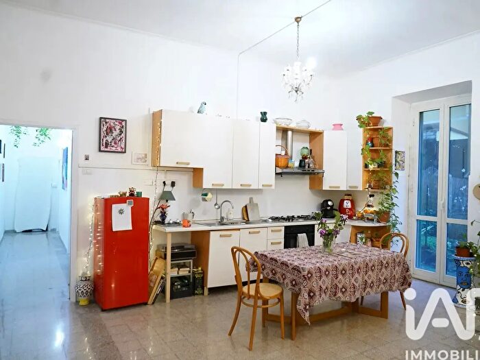 Appartamento con 6 locali in vendita in Via Conte di Carmagnola, Roma