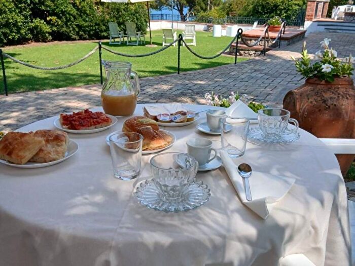 Casa con 6 locali in affitto in Via Cristoforo Colombo, Centro, San Felice Circeo