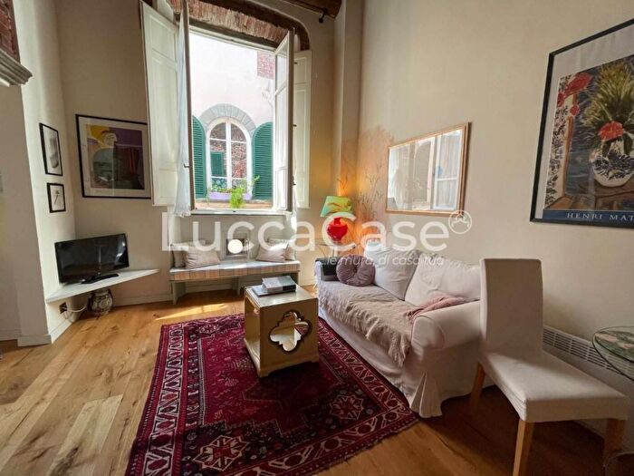 Appartamento bilocale in affitto in Via Fillungo, Piazza Anfiteatro Torre Guinigi, Lucca