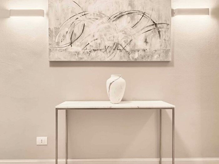 Appartamento quadrilocale in affitto in Viale di Porta Vercellina, Vercelli Wagner, Milano