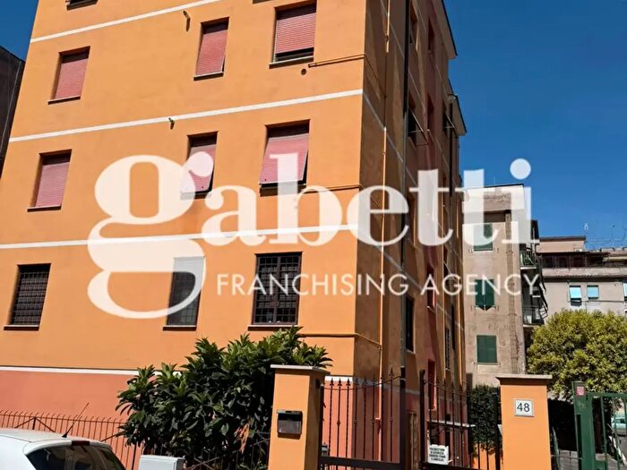 Appartamento trilocale in vendita in Via delle Mimose, Roma