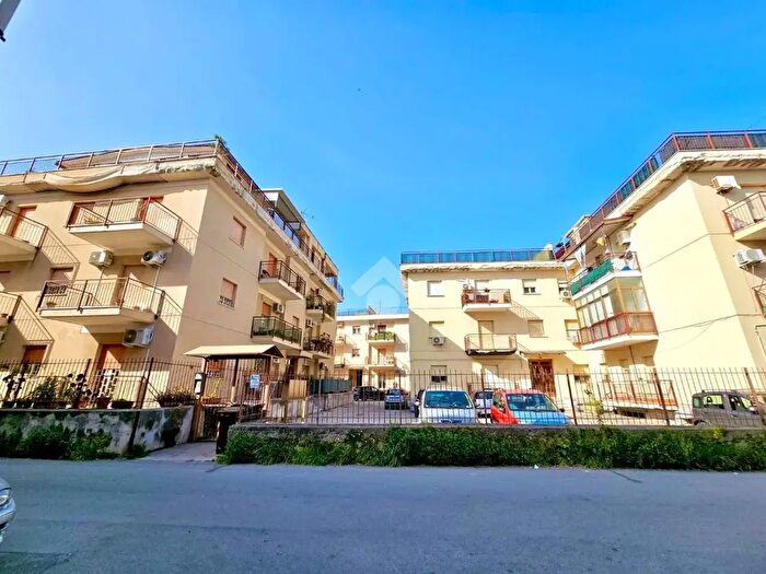 Appartamento quadrilocale in vendita in Via Cruillas, Palermo