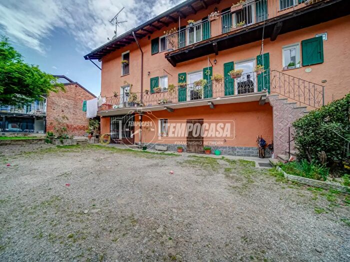 Appartamento quadrilocale in vendita in Via Aronco, Castelletto Sopra Ticino