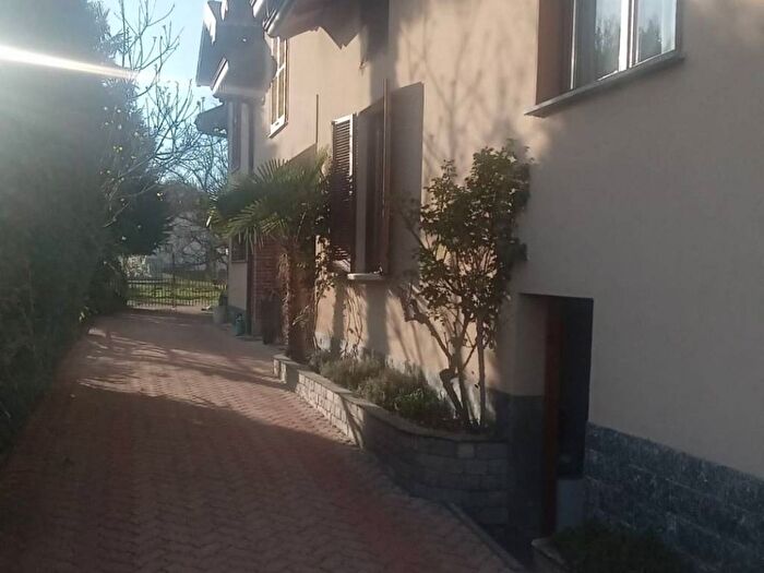 Appartamento bilocale in affitto in Via Campo dei Fiori, Centro, Angera